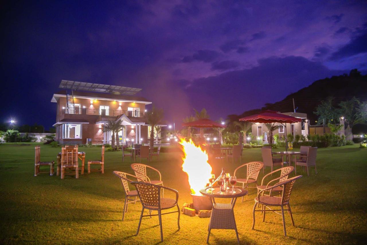 Stayvista At Hillside Paradise Dhauj Exterior foto
